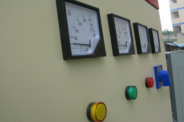 布拖配电箱-3683讲讲配电箱的操作和检修步